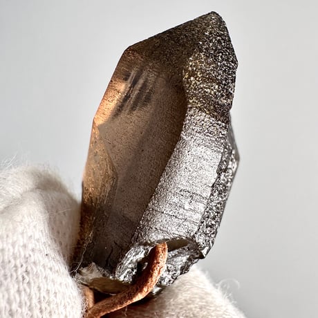 ガウリシャンカール産天然ヒマラヤスモーキークォーツ革紐ペンダント/GauriShankar Himalayan Smoky Quartz Pendant