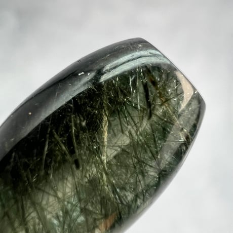 【ガネッシュヒマール産】アクチノライトイン天然ヒマラヤ水晶 樽型ビーズ⑳/Ganesh Himal Actinolite in Himalayan Quartz barrel beads