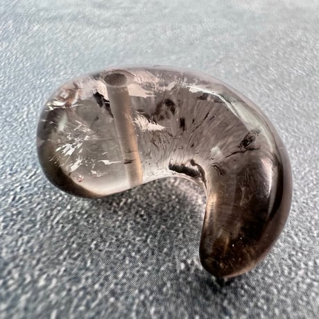 【ガウリシャンカール産】天然ヒマラヤスモーキークォーツ"手磨き加工"勾玉ビーズ⑤/Gaurishankar Himalayan Smoky  Quartz Magatama Beads