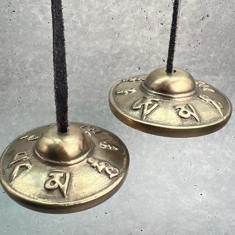 【ティンシャ】オンマニペメフム(約6.7cm)/Tingsha "Om Mani Padme Hum"