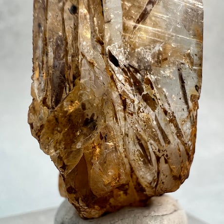 【ガネッシュヒマール産】バイオタイトイン天然ヒマラヤ水晶/Ganesh Himal Biotite in Himalayan Quartz