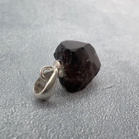 【ガウリシャンカール産】天然ヒマラヤスモーキークォーツ バチカン付きペンダントトップ②/Gaurishankar Himalayan Smoky Silver925 pendant top