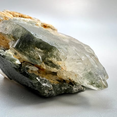 【ガネッシュヒマール産】クローライト イン ヒマラヤ水晶/GaneshHimal Chlorite&Albite in Himalayan Quartz