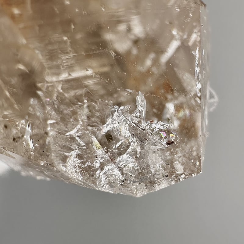 ガネッシュヒマール産リモナイトインヒマラヤ水晶 ポイント 