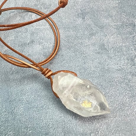 【カイラス産】天然ヒマラヤ水晶革紐付きペンダント⑦/Kailash Himalayan Quartz Pendant