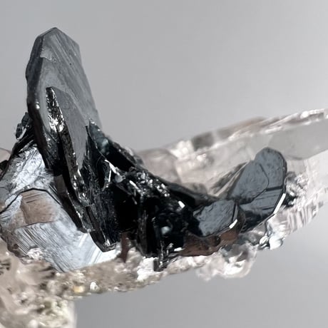 【ガネッシュヒマール産】ヘマタイトイン天然ヒマラヤ水晶/Ganesh Himal hematite in Himalayan Quartz