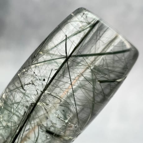 【ガネッシュヒマール産】アクチノライト&クローライトイン天然ヒマラヤ水晶 樽型ビーズ⑱/Ganesh Himal Actinolite&Chlorite in barrel beads