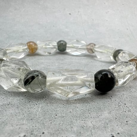 【デザインブレスレット】カイラス産×ガネッシュヒマール産アクチノライトビーズ/Kailash×Ganesh Himal Actinolite in Himalayan Quartz