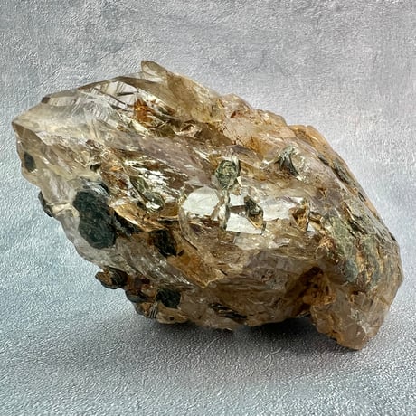 【ガネッシュヒマール産】バイオタイト&フックサイト入り天然ヒマラヤ水晶/Ganesh Himal Biotite&Fuchsite in Himalayan Quartz
