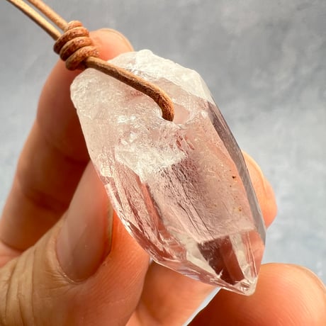 【カイラス産】天然ヒマラヤ水晶革紐付きペンダント⑧/Kailash Himalayan Quartz Pendant