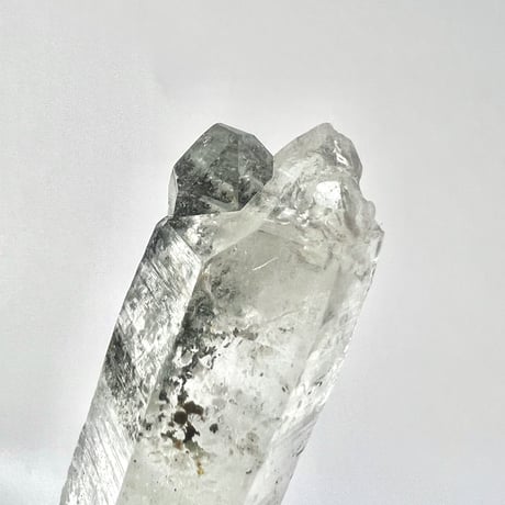【マナスル産】クローライトイン天然ヒマラヤ水晶ポイント/Manaslu Chlorite in Himalayan Quartz Point