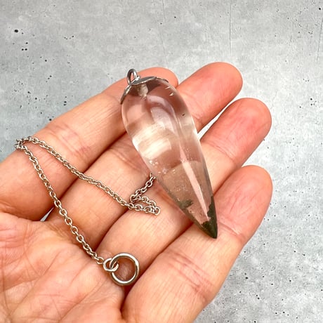 【ガネッシュヒマール産】クローライト入り天然ヒマラヤ水晶"手磨き加工"ペンデュラム④/Ganesh Himal Chlorite in Himalayan Quartz Pendulum