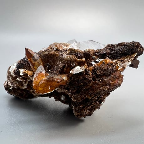 【ガネッシュヒマール産】"リモナイト&雲母"付き天然ヒマラヤ水晶クラスター/Ganesh Himal "Limonite&Maica"inHimalayan Quartz  Cluster