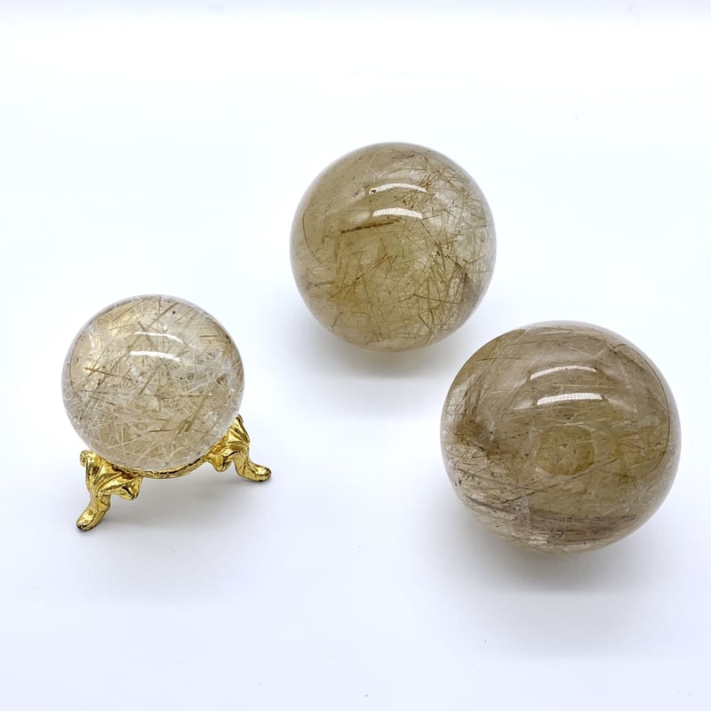 ガネーシュヒマール産角閃石入りヒマラヤ水晶スフィア(丸玉)A ガネーシュヒマール産角閃石入りヒマラヤ水晶スフィア(丸玉)A