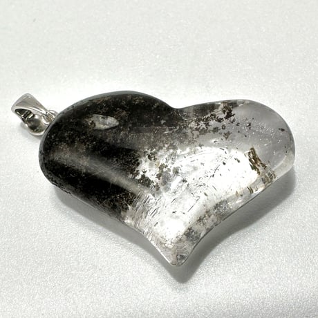 【ガネッシュヒマール産】クローライトイン天然ヒマラヤ水晶ハート型ペンダントトップ/GaneshHimal Chlorite in Himalayan Quartz Heart Pendant Top