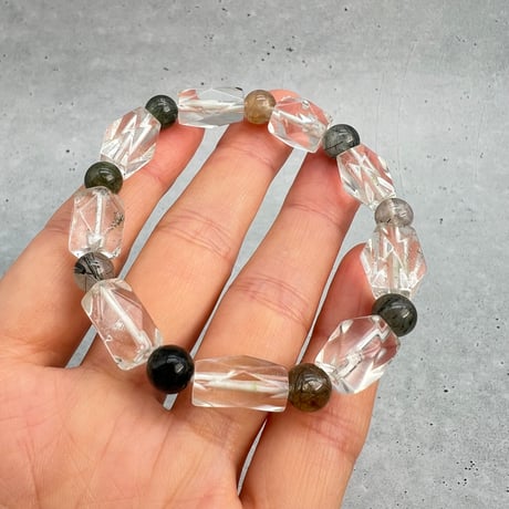 【デザインブレスレット】カイラス産×ガネッシュヒマール産アクチノライトビーズ/Kailash×Ganesh Himal Actinolite in Himalayan Quartz