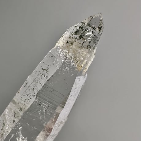【ガネッシュヒマール産】アクチノライト&クローライトイン天然ヒマラヤ水晶ミニポイント"OO"/Ganesh Himal Actinolite&Chlorite in Himalayan