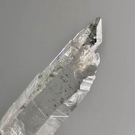 【ガネッシュヒマール産】アクチノライト&クローライトイン天然ヒマラヤ水晶ミニポイント"OO"/Ganesh Himal Actinolite&Chlorite in Himalayan