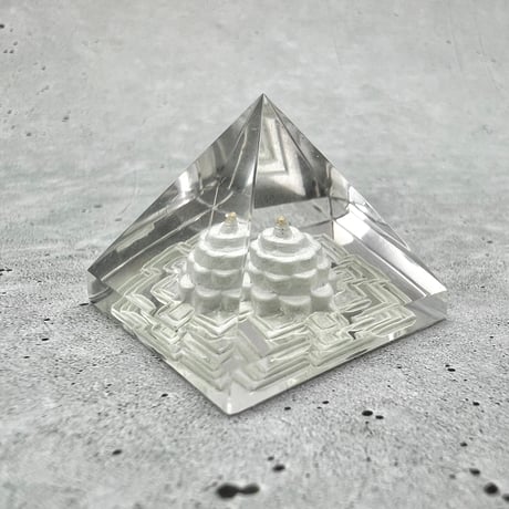 【ガネッシュヒマール産】天然ヒマラヤ水晶ピラミッド "シュリヤントラ"②/Ganesh Himal Himalayan Quartz Pyramid " Shri Yantra"