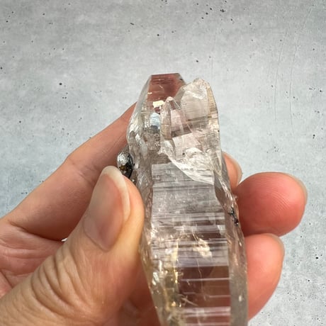 【ガネッシュヒマール産】ヘマタイト イン天然ヒマラヤ水晶/Ganesh Himal Hematite in Himalayan Quartz