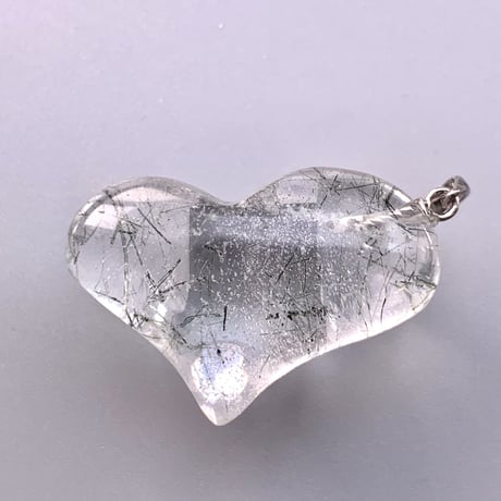 【ガネッシュヒマール産】アクチノライト(緑閃石)イン天然ヒマラヤ水晶ハート型ペンダントトップ