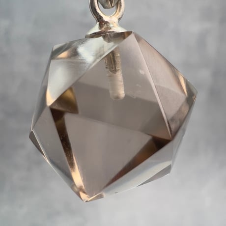【ガウリシャンカール産】天然ヒマラヤ水晶"手磨き加工"イコサヘドロン"ペンダントトップ②/GauriShankar Himalayan Quartz "Icosahedron"Pendant Top