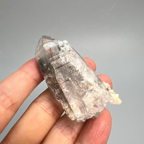 大特価【ガネッシュヒマール産】クローライトイン天然ヒマラヤ水晶/Ganesh Himal Chlorite in Himalayan Quartz