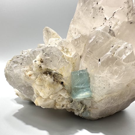 ネパール産アクアマリンイン天然ヒマラヤ水晶/Nepal Aquamarine in Himalayan Quartz Cluster