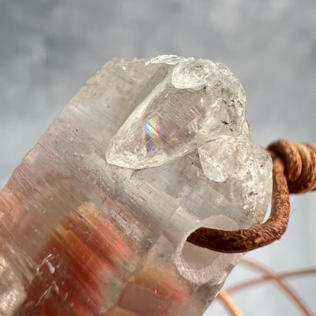 【カイラス産】天然ヒマラヤ水晶革紐付きペンダント/Kailash Himalayan Quartz Pendant