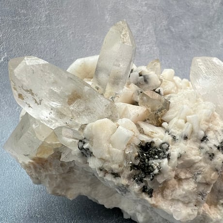 【大特価】ガネッシュヒマール産曹長石&クローライトイン天然ヒマラヤ水晶/Ganesh Himal Feldspar&Chlorite in Himalayan Quartz