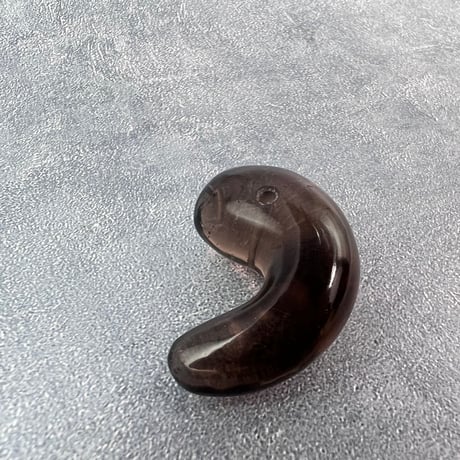 【ガウリシャンカール産】天然ヒマラヤスモーキークォーツ"手磨き加工"勾玉ビーズ①/Gaurishankar Himalayan Smoky Quartz Magatama Beads