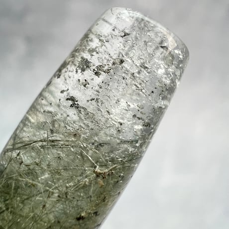 【ガネッシュヒマール産】アクチノライトイン天然ヒマラヤ水晶 樽型ビーズ⑪/Ganesh Himal Actinolite in Himalayan Quartz barrel beads