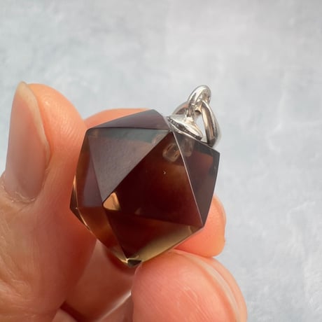 【ガウリシャンカール産】天然ヒマラヤ水晶"手磨き加工"イコサヘドロン"ペンダントトップ①/GauriShankar Himalayan Quartz "Icosahedron"Pendant Top