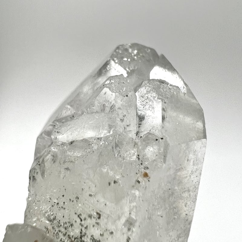 マニハール産 大きなV字谷のあるポイント クローライトインオン 【公式