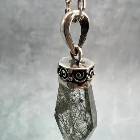 【ガネッシュヒマール産】アクチノライトイン天然ヒマラヤ水晶ペンダントトップ④/Ganesh Himal Actinorite in Himalayan Quartz Pendant Top
