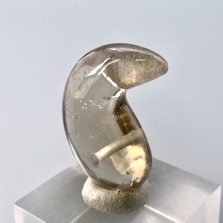 ガウリシャンカール産天然スモーキークォーツ"手磨き加工"勾玉ビーズ1⃣ Gaurishankar Himalayan Smoky  Quartz Magatama
