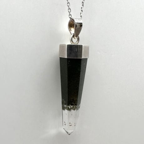 【ガネッシュヒマール産】天然クローライトインヒマラヤ水晶ペンダントトップ/Ganesh Himal Chlorite in Himalayan Quartz Pendant Top