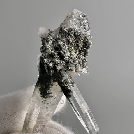 【ガネッシュヒマール産】アクチノライト&クローライトイン天然ヒマラヤ水晶ミニポイント"OO"/Ganesh Himal Actinolite&Chlorite in Himalayan