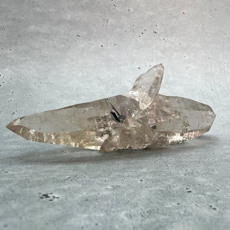 【ガネッシュヒマール産】ヘマタイト イン天然ヒマラヤ水晶/Ganesh Himal Hematite in Himalayan Quartz