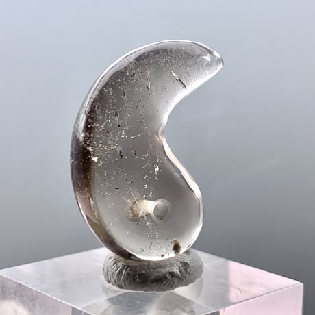 ガウリシャンカール産天然スモーキークォーツ"手磨き加工"勾玉ビーズ1⃣ Gaurishankar Himalayan Smoky  Quartz Magatama