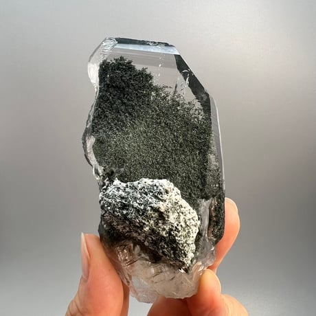 【ガネッシュヒマール産】クローライト&アクチノライトイン天然ヒマラヤ水晶/Ganesh Himal Himalayan Quartz