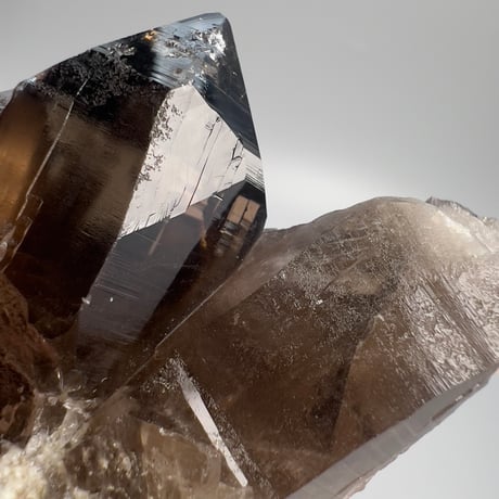 【ガウリシャンカール産】天然ヒマラヤスモーキークォーツクラスター GauriShankar Himalayan Smoky Quartz Cluster