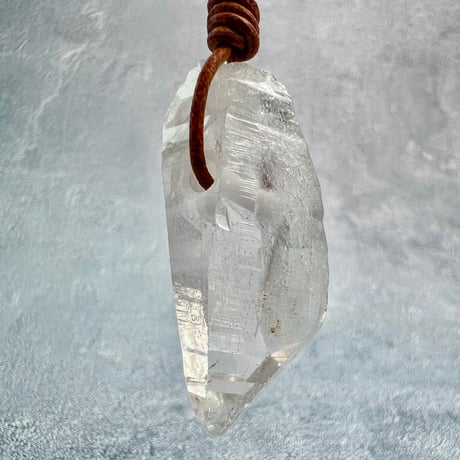 【カイラス産】天然ヒマラヤ水晶革紐付きペンダント⑧/Kailash Himalayan Quartz Pendant
