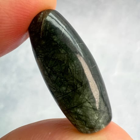 【ガネッシュヒマール産】アクチノライトイン天然ヒマラヤ水晶 樽型ビーズ/Ganesh Himal Actinolite in Himalayan Quartz barrel beads