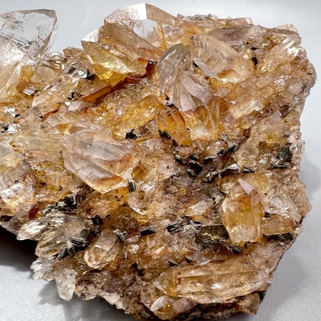 【ガネッシュヒマール産】リモナイトインヒマラヤ水晶クラスター/ Ganesh Himal Limonite in Himalayan Quartz Cluster