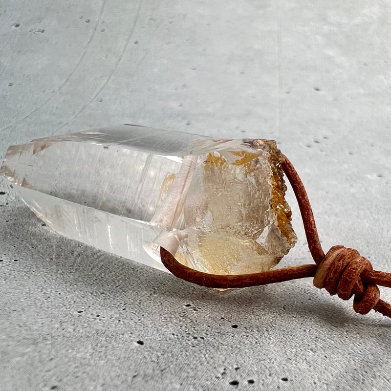 ガネッシュヒマール産】リモナイトイン天然ヒマラヤ水晶ペンダント