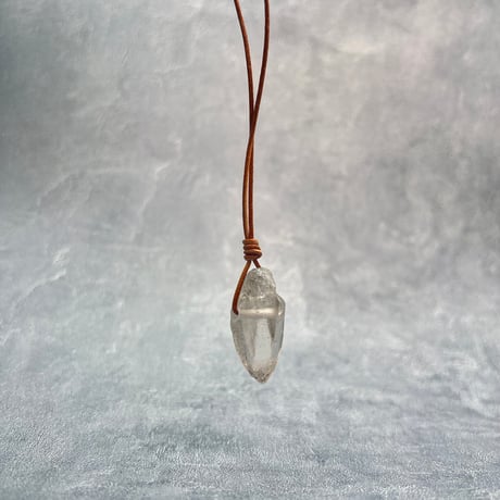 【カイラス産】天然ヒマラヤ水晶革紐付きペンダント④/Kailash Himalayan Quartz Pendant