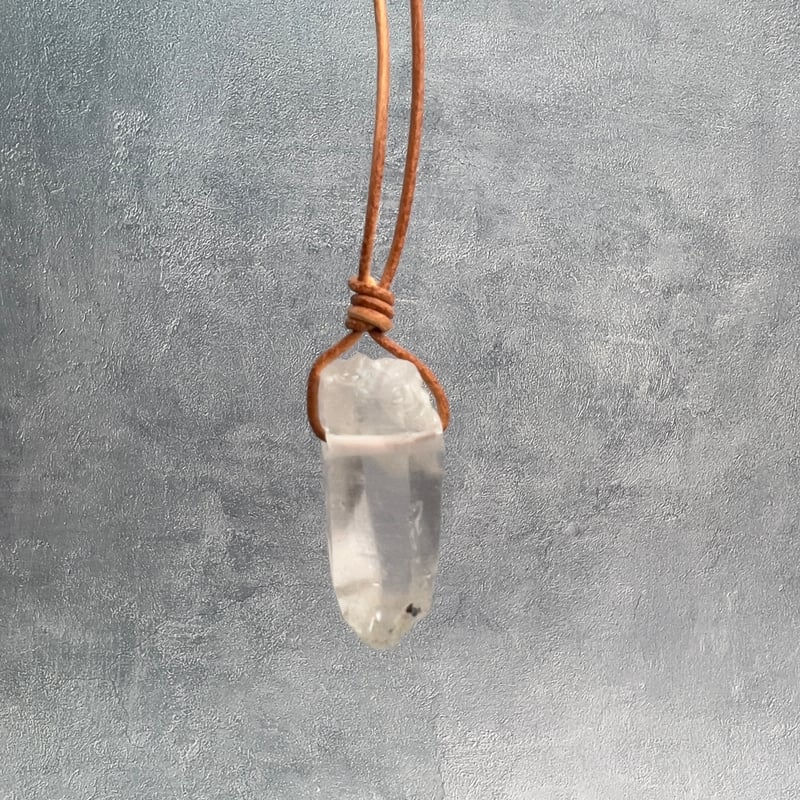 カイラス産】天然ヒマラヤ水晶革紐付きペンダント⑥/Kailash Himalayan