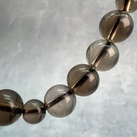 【ガウリシャンカール産】天然ヒマラヤスモーキークォーツ"勾玉"デザインブレスレット/GauriShankar Himalayan Smoky Quartz "Magatama"Bracelet