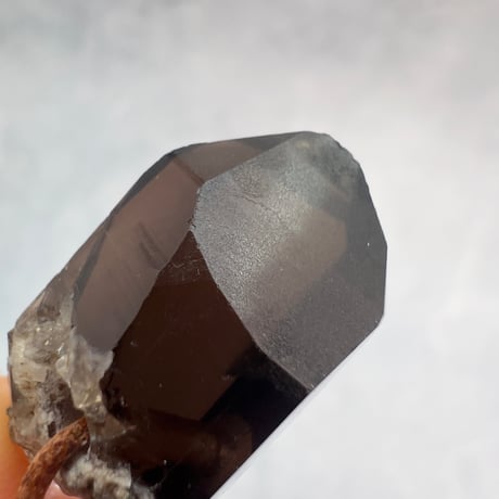 【ガウリシャンカール産】天然ヒマラヤスモーキークォーツ革紐ペンダント②/GauriShankar Himalayan Smoky Quartz Pendant